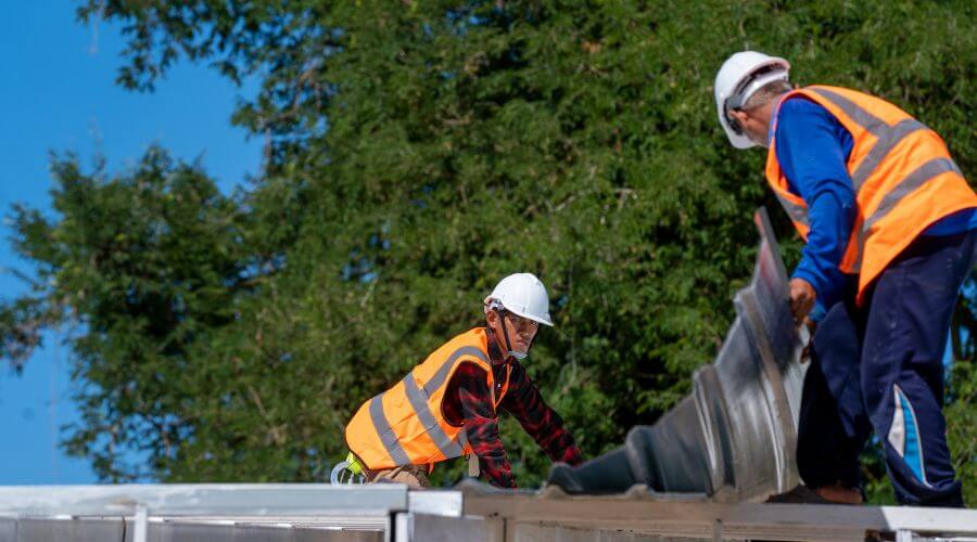 Professional gutter cleaning in Coinjock, NC
